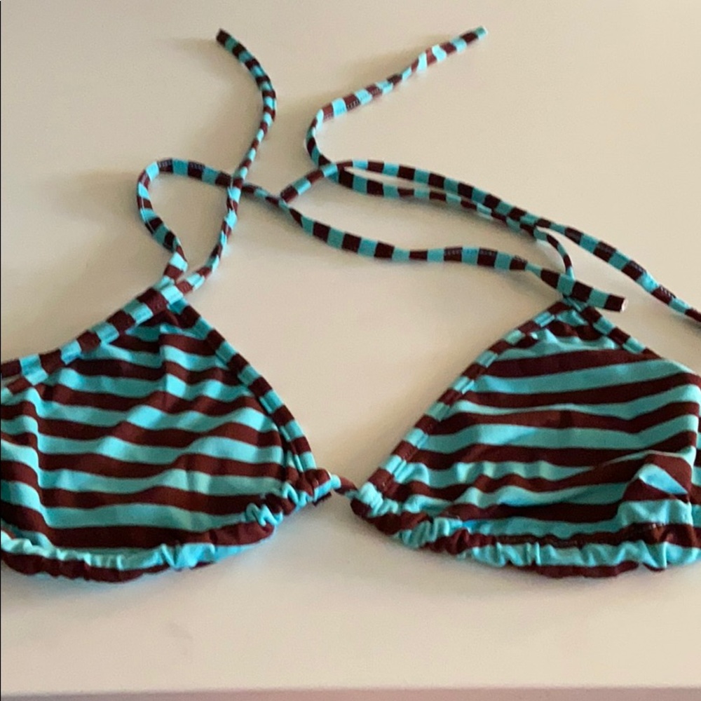 Bikini - Picture 3 of 3